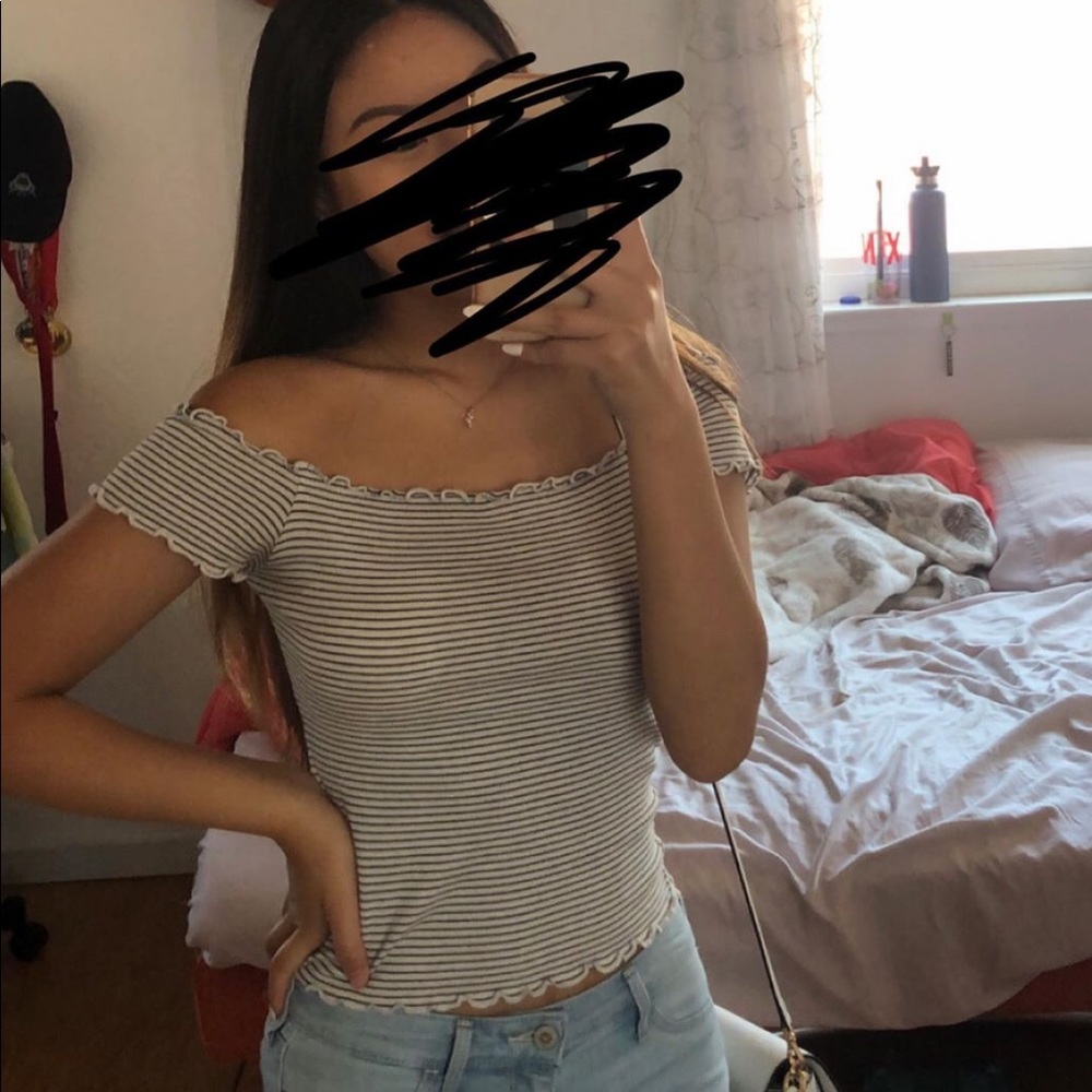Hollister striped off the shoulder